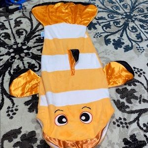 Snuggie tails clown fish